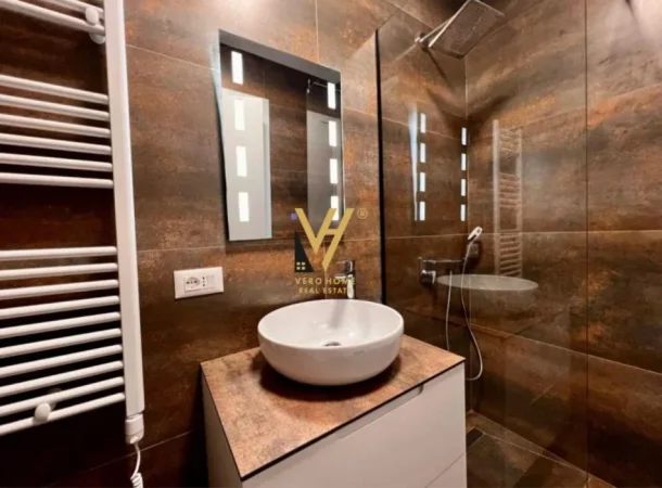 Tirane, jepet me qera apartament 2+1+Ballkon Kati 0, 100 m² 1.700 € (LIQENI ARTIFICIAL)