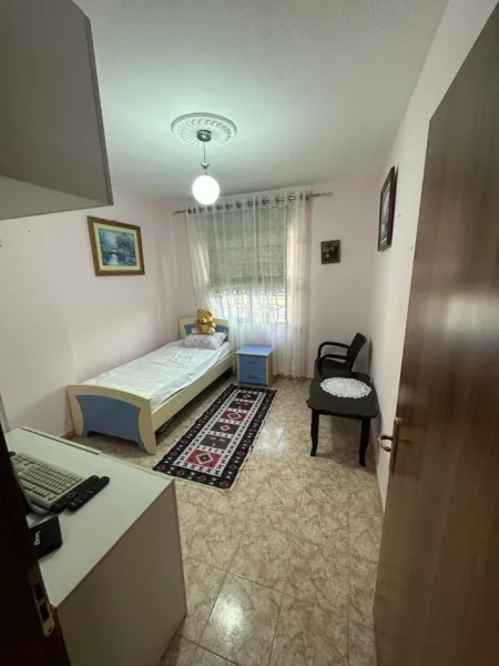 Tirane, jepet me qera apartament 2+1 Kati 9, 120 m² 550 € (Pallati me shigjeta)