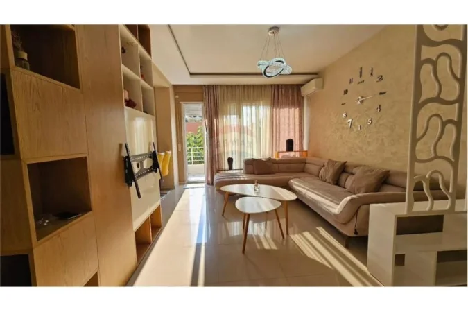 Tirane, jepet me qera apartament 2+1 , 95 m² 650 € (Kopshti Botanik)