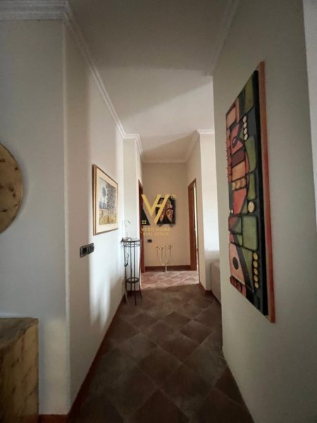Tirane, jepet me qera apartament 1+1+Ballkon Kati 8, 105 m² 650 € (SQUARE 21)