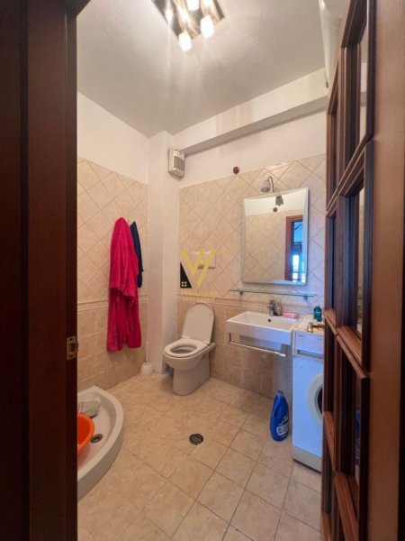 Tirane, jepet me qera apartament 1+1+Ballkon Kati 8, 105 m² 650 € (SQUARE 21)