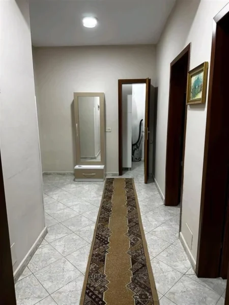 Tirane, jepet me qera apartament 1+1+Ballkon Kati 3, 72 m² 450 € (rruga Riza Cerova ( rruga Sul Bega) market Plus Berti)