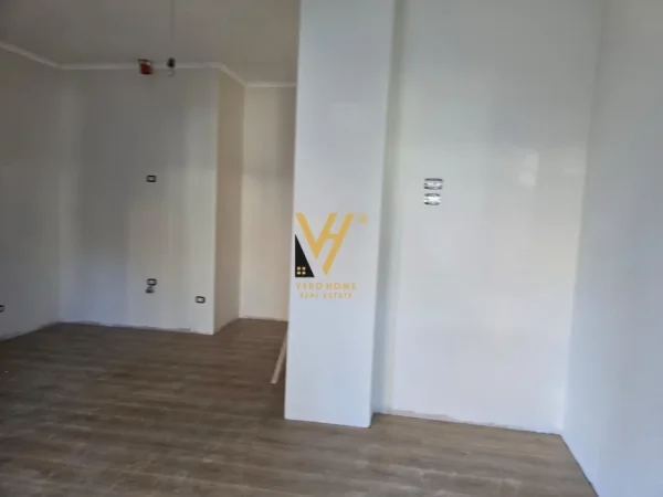 Tirane, shitet apartament 1+1+Ballkon Kati 1, 86 m² 113.000 € (FRESK)