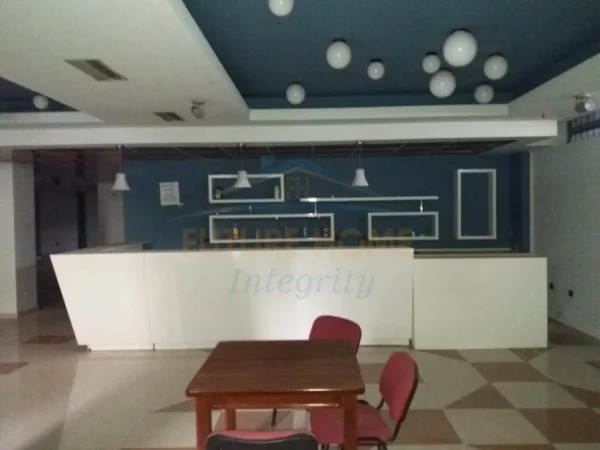 Lushnje, shitet ambjent biznesi Kati -1, 401 m² 250.000 € (Lushnje)