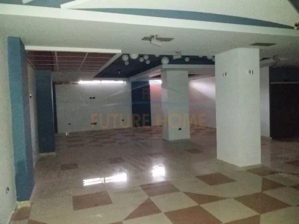 Lushnje, shitet ambjent biznesi Kati -1, 401 m² 250.000 € (Lushnje)