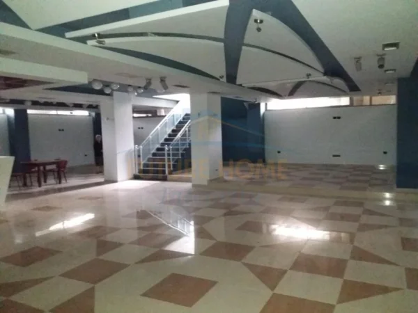 Lushnje, shitet ambjent biznesi Kati -1, 401 m² 250.000 € (Lushnje)