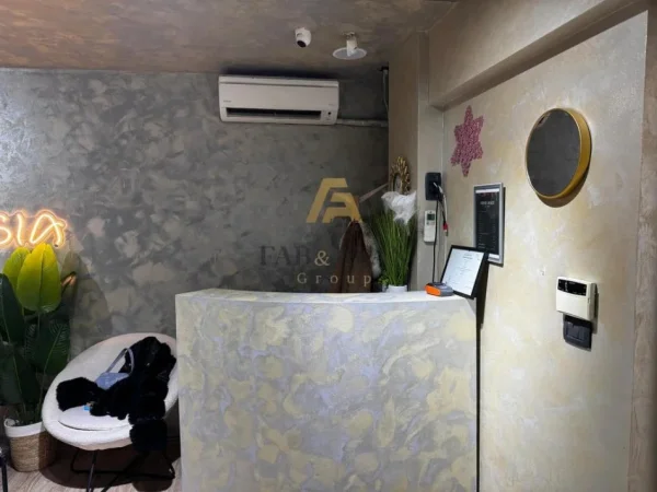 Tirane, jepet me qera ambjent biznesi Kati 0, 40 m² 600 € (Ish Blloku)