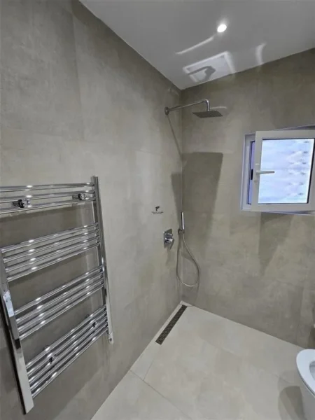 Tirane, jepet me qera apartament 1+1+Ballkon Kati 2, 74 m² 600 € (ALI DEMI)