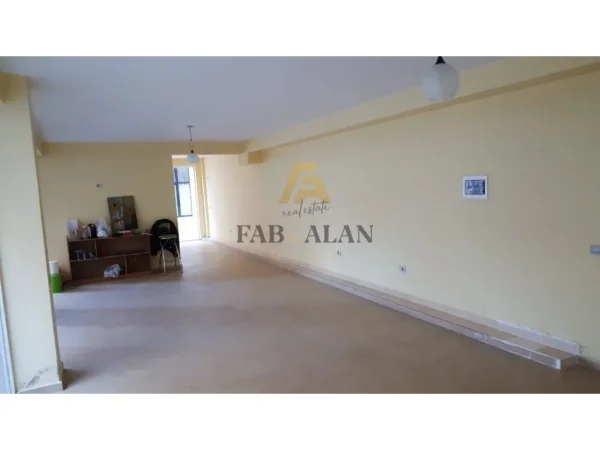 Tirane, shitet ambjent biznesi Kati 0, 86 m² 160.000 € (Selite)