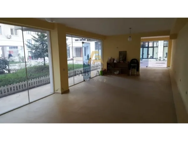 Tirane, shitet ambjent biznesi Kati 0, 86 m² 160.000 € (Selite)