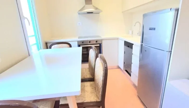 Tirane, jepet me qera apartament 2+1+Ballkon Kati 2, 120 m² 650 € (Myslym Shyr prane Someg)