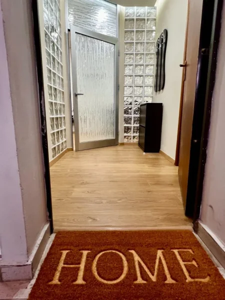 Tirane, jepet me qera apartament 1+1+Ballkon Kati 2, 65 m² 500 € (Brryl ( Bulevardi Zhan Dark))