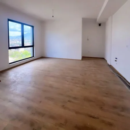 Tirane, shitet apartament 1+1 , 73 m² 131.000 € (Tek Treni)