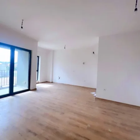 Tirane, shitet apartament 1+1 , 73 m² 131.000 € (Tek Treni)