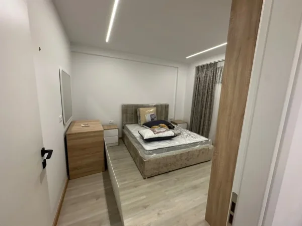 Tirane, jepet me qera apartament 1+1 , (Zogu i Zi)
