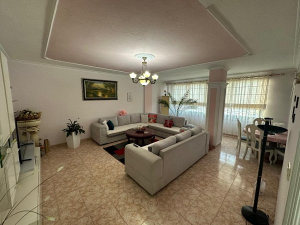 JEPET ME QIRA Apartament 2+1+2  📍Pallati me Shigjeta