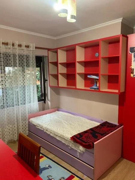 Tirane, jepet me qera apartament 3+1 Kati 2, 90 m² 500 € (Xhamllik tek Sheshi Shtraus)