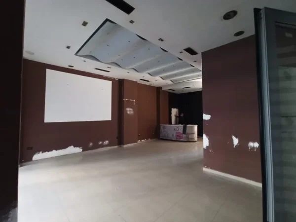 Tirane, jepet me qera ambjent biznesi , 99 m² 1.000 € (Rruga e Durrsit)