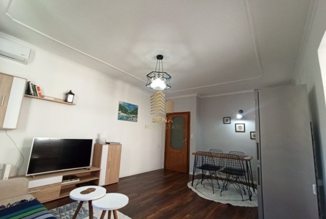 Tirane, jepet me qera apartament 2+1+Ballkon Kati 2, 70 m² 450 € (Yzberisht)