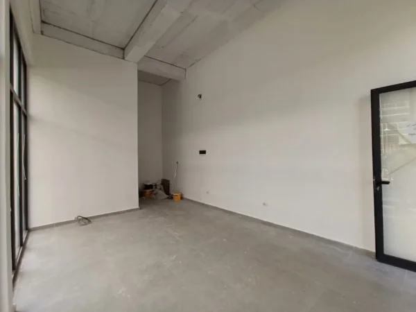 Tirane, jepet me qera ambjent biznesi , 40 m² 500 € (Rruga e Durresit)