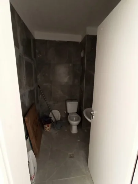 Tirane, jepet me qera ambjent biznesi , 40 m² 500 € (Rruga e Durresit)