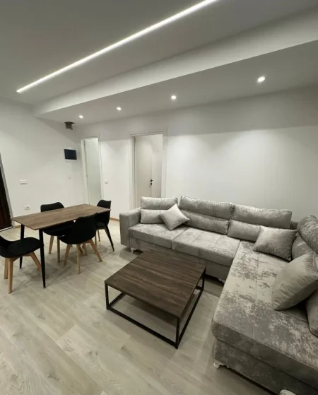 Tirane, jepet me qera apartament 1+1+Ballkon Kati 1, 55 m² 650 € (Zogu i Zi prane Tirana Bank)