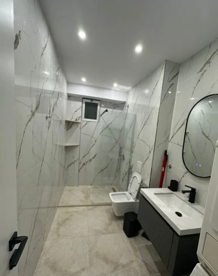 Tirane, jepet me qera apartament 1+1+Ballkon Kati 1, 55 m² 650 € (Zogu i Zi prane Tirana Bank)