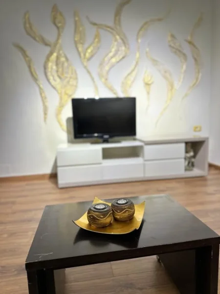 Tirane, jepet me qera apartament 2+1 Kati 1, 90 m² 550 € (Ish Stacioni Trenit prane Mullirit)