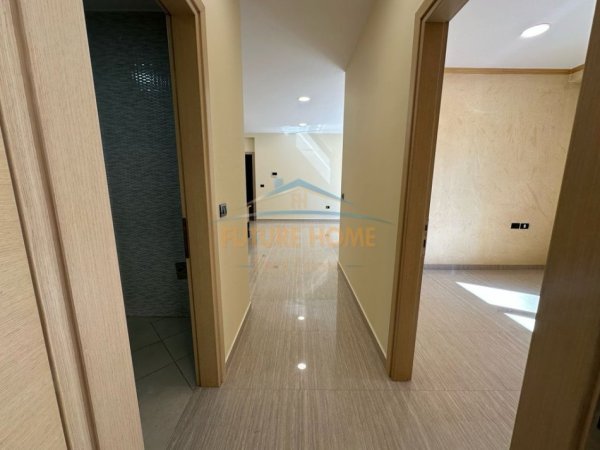 Tirane, jepet me qera ambjent biznesi Kati 1, 90 m² 1.400 € (Rruga e Kavajes)