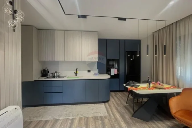 shitet , 120 m² 270.000 € (Apartament 2+1+2 për shitje Tregu i Ri Elektrik)