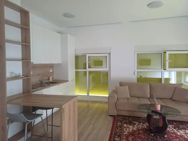 Tirane, jepet me qera apartament 2+1+Ballkon Kati 4, 90 m² 450 € (Ali demi (kompleksi Mangalem ))