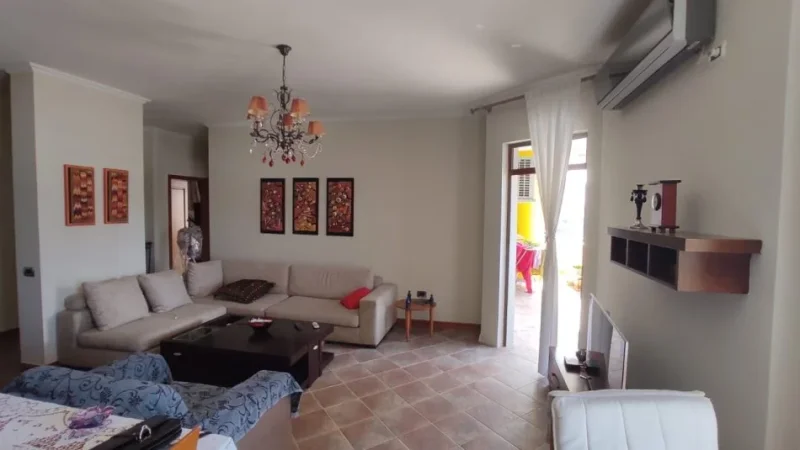 Tirane, jepet me qera apartament 1+1+Ballkon , 80 m² 640 € (RRUGA E KAVAJES)