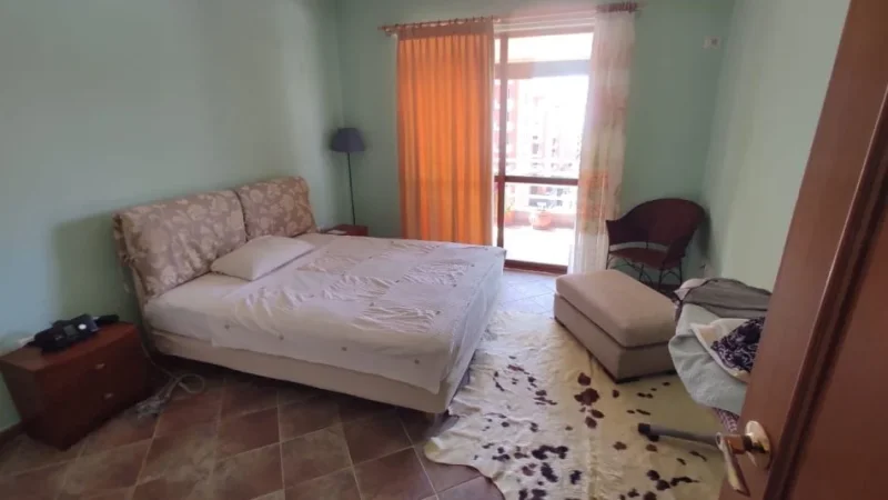 Tirane, jepet me qera apartament 1+1+Ballkon , 80 m² 640 € (RRUGA E KAVAJES)