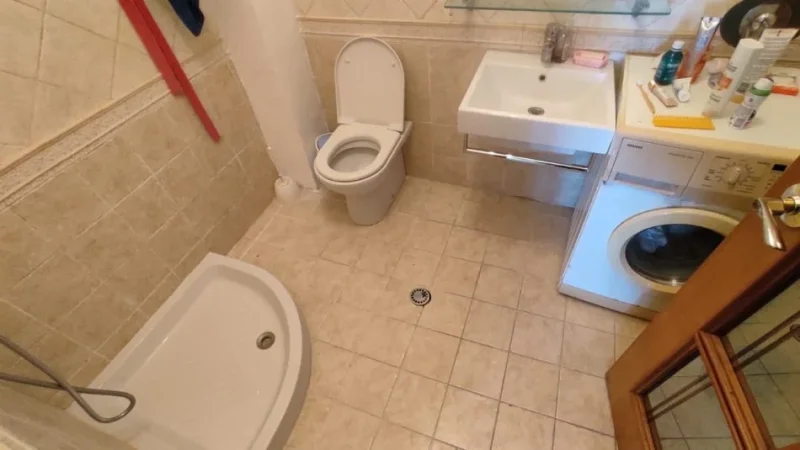 Tirane, jepet me qera apartament 1+1+Ballkon , 80 m² 640 € (RRUGA E KAVAJES)