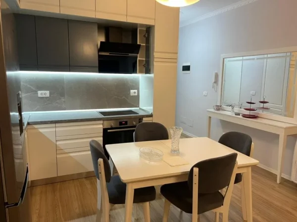 Tirane, jepet me qera apartament 2+1+Ballkon Kati 4, 100 m² 800 € (Don Bosko , Kompleksi Fiori di bosko)