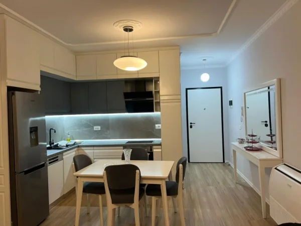 Tirane, jepet me qera apartament 2+1+Ballkon Kati 4, 100 m² 800 € (Don Bosko , Kompleksi Fiori di bosko)