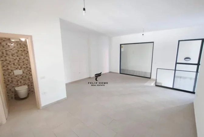 Tirane, jepet me qera zyre Kati 7, 82 m² 700 € (KOMUNA E PARISIT)