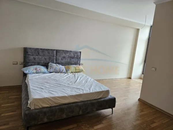 Tirane, shitet apartament 2+1+Ballkon Kati 3, 124 m² 180.000 € (Unaza e Re)