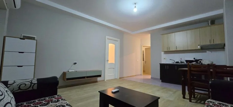 Tirane, jepet me qera apartament 2+1 Kati 1, 75 m² 380 € (Sauk)