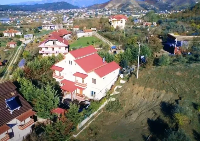 Tirane, SHITET VILE + TRUALL, 9+2+2Anekse+6 Ballkone, 2 Kate + Papafingo, 400 m² + 1,200 m2 Truall :  380.000€  (Peze e Vogel)