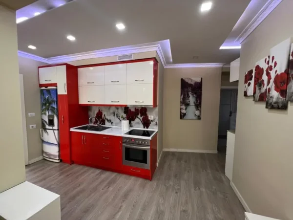 Tirane, jepet me qera apartament 2+1 Kati 2, 100 m² 700 € (Myslym Shyri)