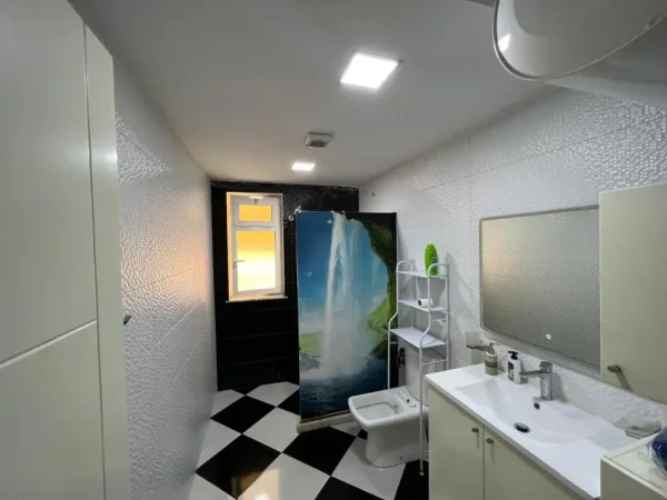Tirane, jepet me qera apartament 2+1 Kati 2, 100 m² 700 € (Myslym Shyri)