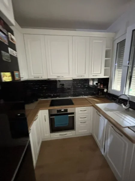 Tirane, jepet me qera apartament 1+1+Aneks+Ballkon Kati 3, 70 m² 600 € (komuna e parisit)