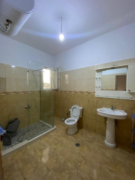 Tirane, jepet me qera apartament 3+1+Aneks+Ballkon Kati 2, 150 m² 250 € (Rr. Prushit, Vaqarr, Tirane)