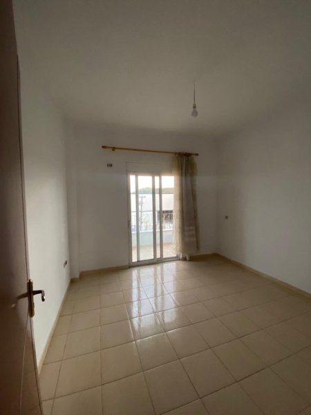 Tirane, jepet me qera apartament 3+1+Aneks+Ballkon Kati 2, 150 m² 250 € (Rr. Prushit, Vaqarr, Tirane)
