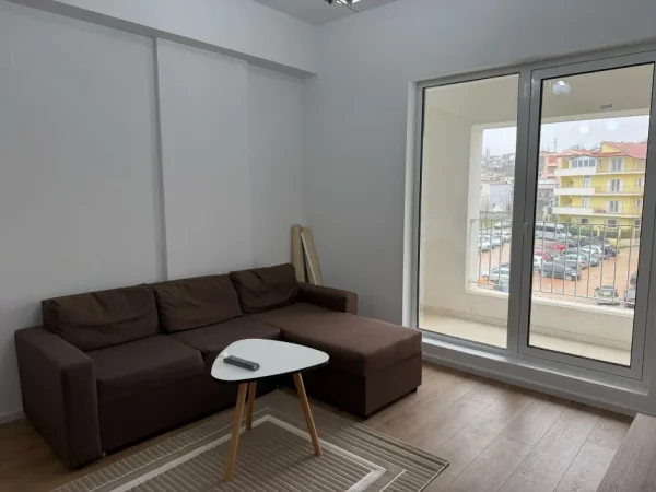 Tirane, jepet me qera apartament 1+1+Ballkon Kati 5, 61 m² 450 € (Ali Demi)