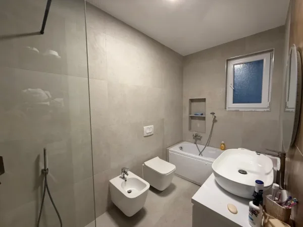 Tirane, shitet apartament 2+1+Ballkon Kati 0, 120 m² 165.000 € (LINZE)