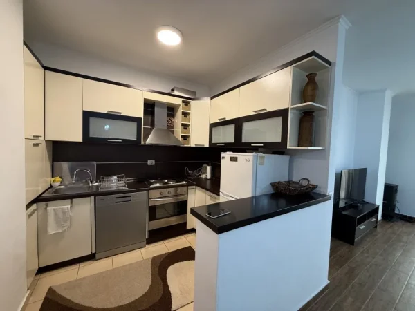Tirane, jepet me qera apartament 2+1+Ballkon Kati 1, 114 m² 550 € (Rezidenca Kodra e Diellit 1)