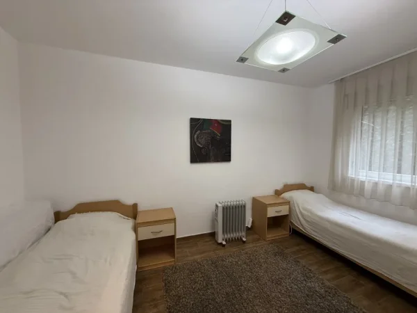 Tirane, jepet me qera apartament 2+1+Ballkon Kati 1, 114 m² 550 € (Rezidenca Kodra e Diellit 1)