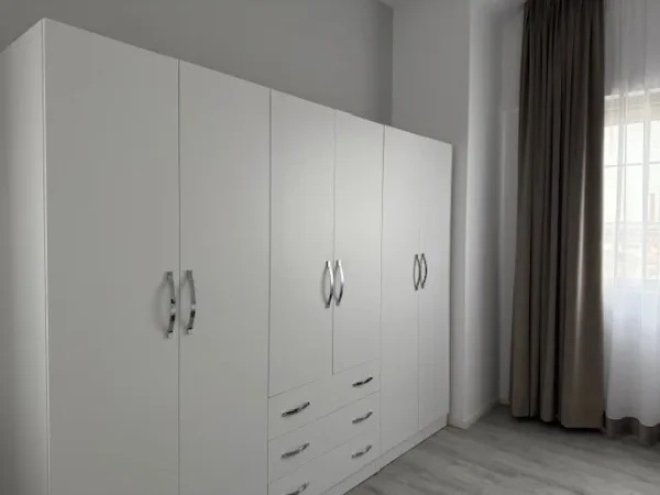 Tirane, jepet me qera apartament 2+1+Ballkon Kati 4, 78 m² 600 € (Laprake)